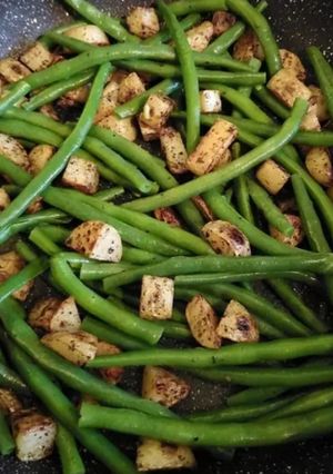 A picture of Vickys Fried Potato and Green Beans, GF DF EF SF NF.