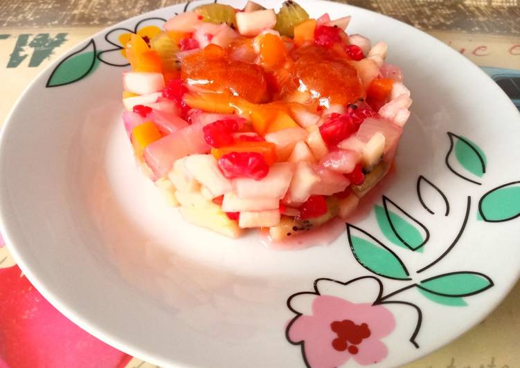 Tartar de fruta con salsa de mermelada y jenjibre