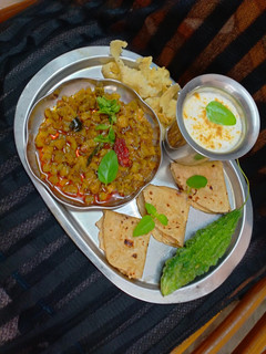 કારેલા નું શાક (karela nu saak recipe in Gujarati) રેસીપી મુખ્ય ફોટો