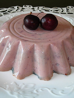 Una foto de Flan de cerezas sin horno