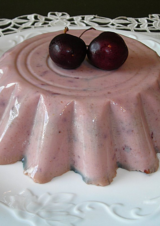 Una foto de Flan de cerezas sin horno