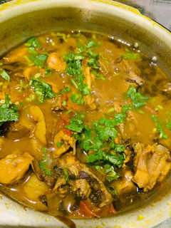 A picture of Desi Chicken Jhola (country chicken gravy).