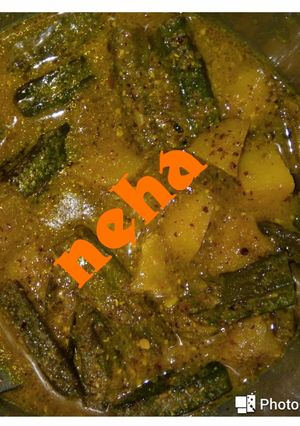 A picture of Bhindi potato curry in sarso masala.