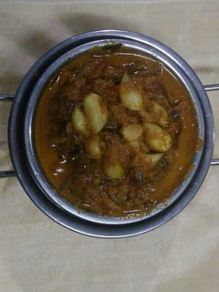 பூண்டு குழம்பு (Poondu kulambu recipe in tamil) செய்முறை முக்கிய புகைப்படம்