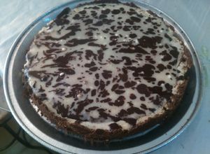 Una foto de Cheesecake marmolado con galleta oreo