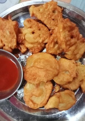 पकौड़े (pakode recipe in Hindi) रेसिपी मुख्य फोटो