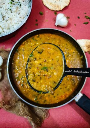ધુંગારી માં કી દાલ (Dhungari Maa ki Dal Recipe In Gujarati) રેસીપી મુખ્ય ફોટો