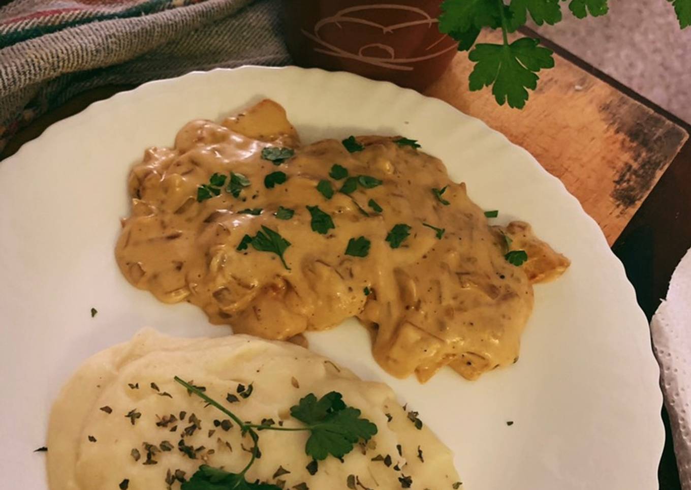Pollo en salsa de queso