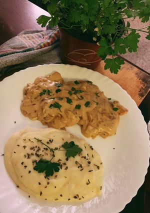 Una foto de Pollo en salsa de queso