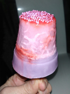 Una foto de Helado cremoso sabor a Uva tipo Bati-bati