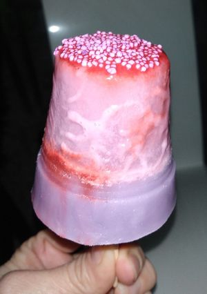 Una foto de Helado cremoso sabor a Uva tipo Bati-bati