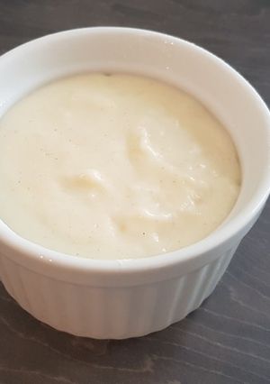 A picture of Cheese sauce.