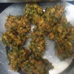 A picture of Palak pakora.