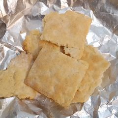 A picture of Sugar free rice crackers 😋😋 baked in Airfryer.