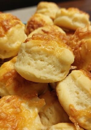 Sajtos-tejfölös pogácsa recept fotója