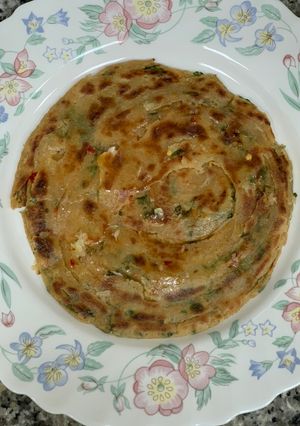 A picture of Chilli Garlic Laccha Paratha.