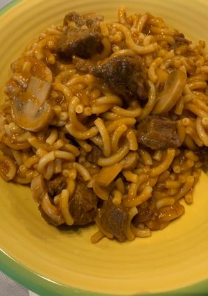 Una foto de Aguja de novilla guisada con fideos