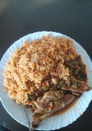 A picture of Pilau with chicken.