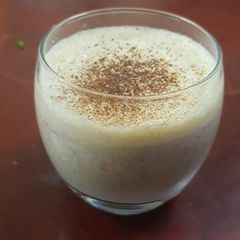 A picture of Date honey smoothie.
