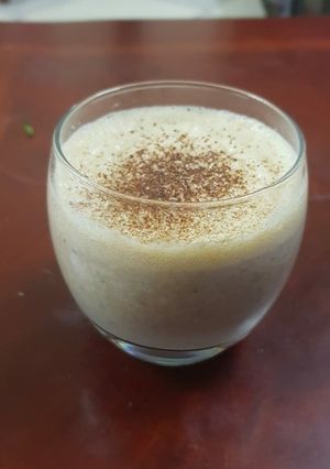 A picture of Date honey smoothie.