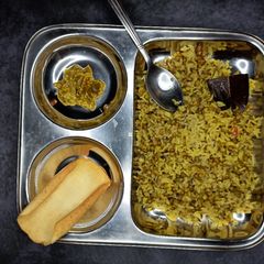 A picture of Hare moong ki lahsooni Khichdi.