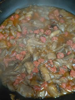 Una foto de Setas con chorizo