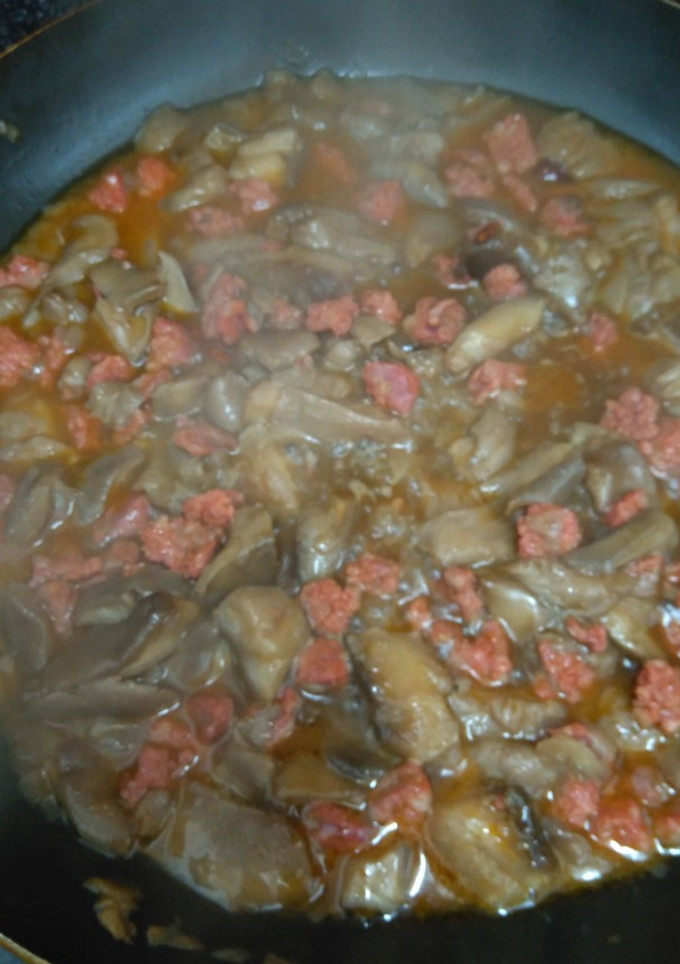 Una foto de Setas con chorizo