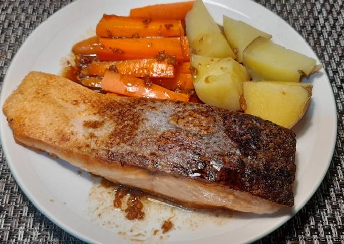 Salmon steak with shoyu garlic sauce flavor