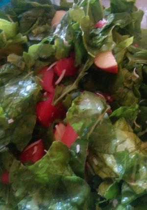 Una foto de Ensalada de espinacas con vinagreta de coco