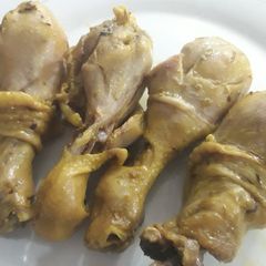A picture of Boiled Chicken thighs.