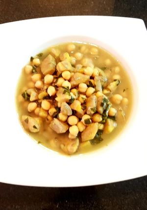 Una foto de Sopa de garbanzos y espinacas ¡Power! 💪👩‍🍳