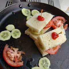 A picture of Instant and quick cucumber tomato sandwich.