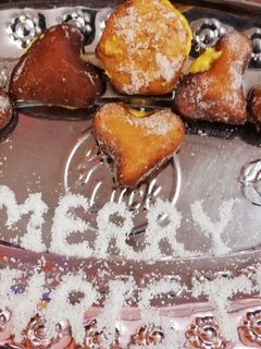 க்ரீமி கிறிஸ்மஸ் பம்போலினி (Creamy christhmas bamboloni recipe in tamil) செய்முறை முக்கிய புகைப்படம்