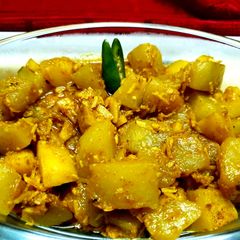 A picture of Kaancha Peper Dalna Raw Papaya Curry.