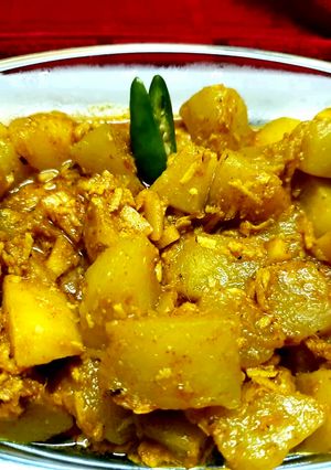 A picture of Kaancha Peper Dalna Raw Papaya Curry.