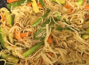 Una foto de Japchae, pasta coreana