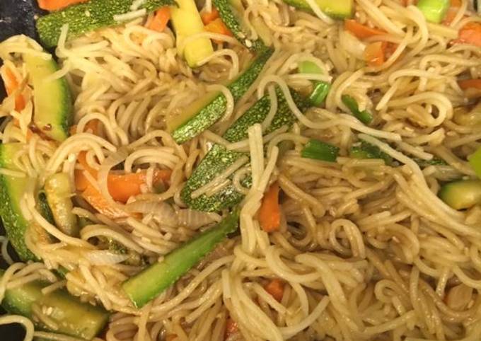 Japchae, pasta coreana Receta de Mercedes Cossío- Cookpad