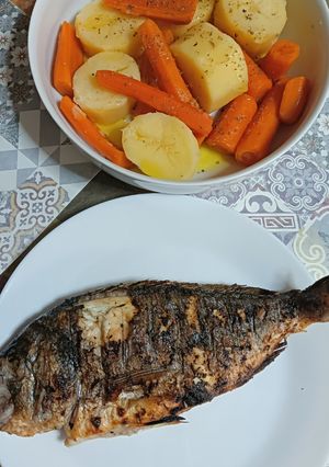 Φωτογραφία της συνταγής Ψητή τσιπούρα και λαβράκι με βραστά λαχανικά