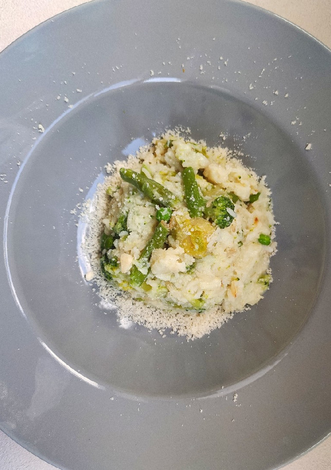 Una foto de Arroz cremoso con merluza y verduras
