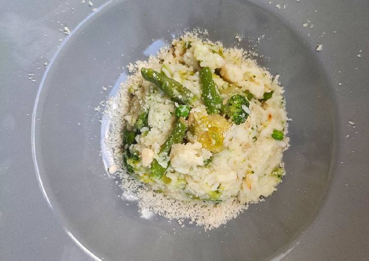 Arroz cremoso con merluza y verduras