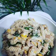 A picture of White sauce pasta.