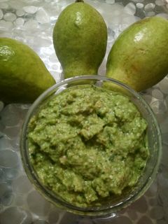 જામફળ ની ચટણી (Jamfal Chutney Recipe In Gujarati) રેસીપી મુખ્ય ફોટો