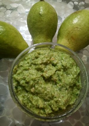 જામફળ ની ચટણી (Jamfal Chutney Recipe In Gujarati) રેસીપી મુખ્ય ફોટો