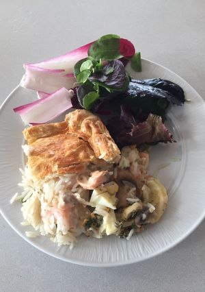 A picture of Russian-style pie.