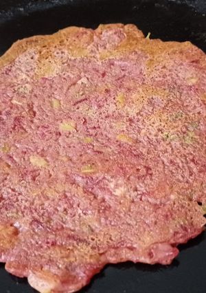 A picture of Beetroot chilla.