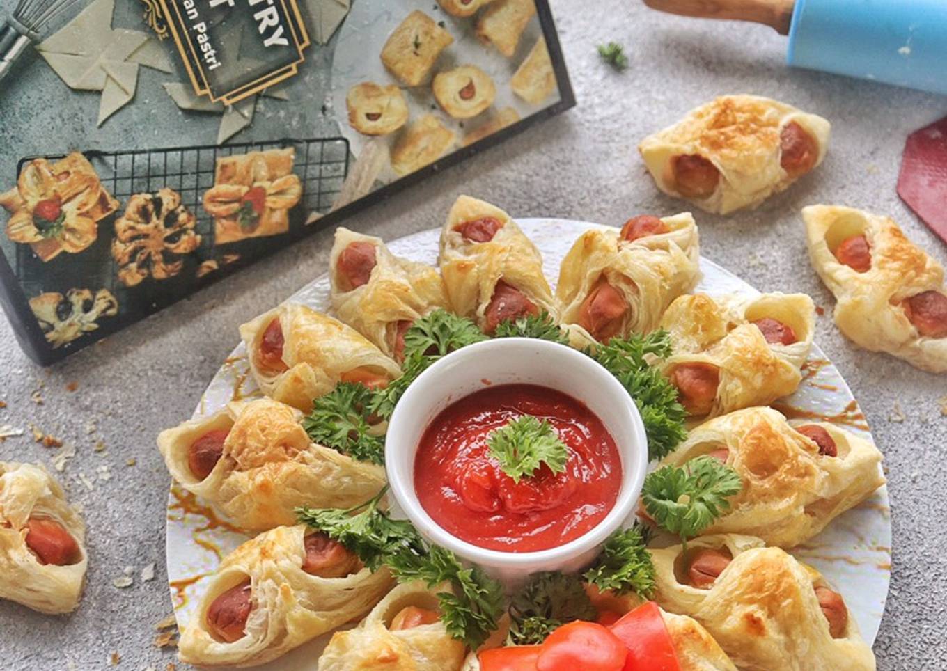Puff Pastry Sausage Rolls / Christmas Wreath Pastry