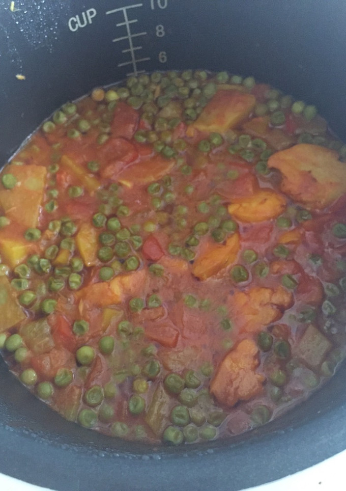Una foto de Patata guisada con merluza y atún lata