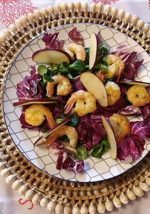 Foto di Insalata gamberi mela radicchio rosso