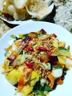 Hình của món Gỏi xoài khô cá bóng.
