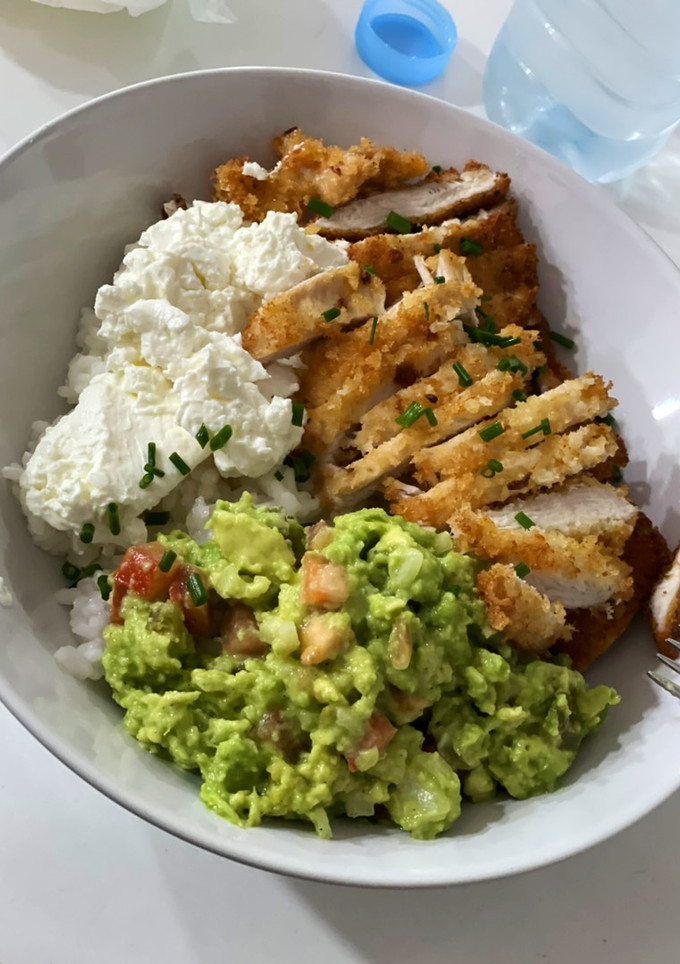 Una foto de Poke de pollo
